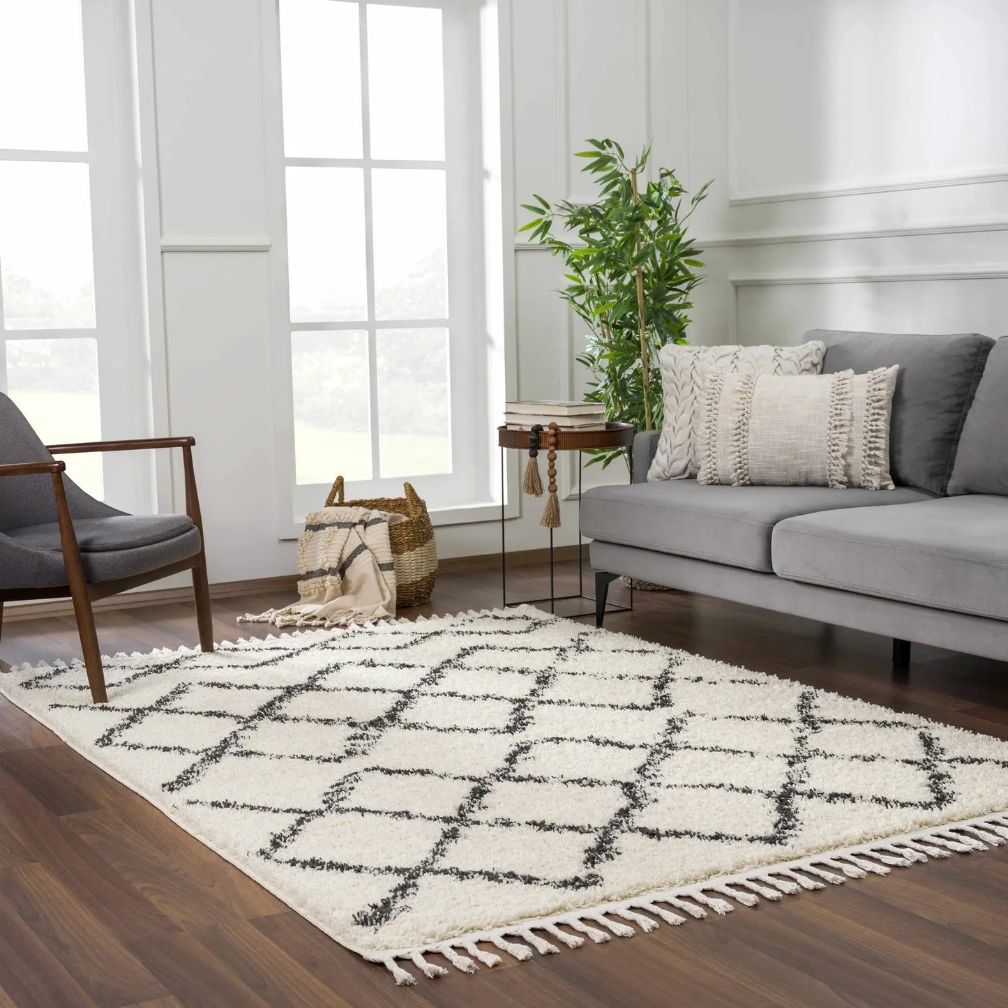 Wallagrass Beige/Black Trellis Tassel Shag from PriceLows™
