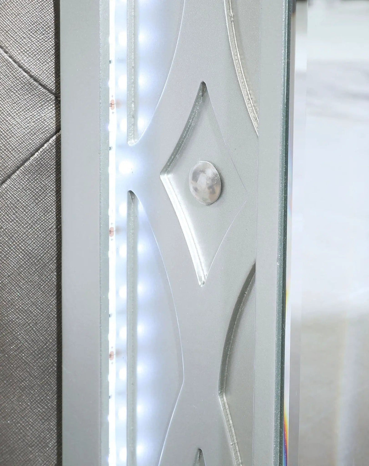 Gunnison Wood Queen LED Panel Bed Silver Metallic | 63.25 x 86 x 62.5 in | Wood & Crystal | Bedroom