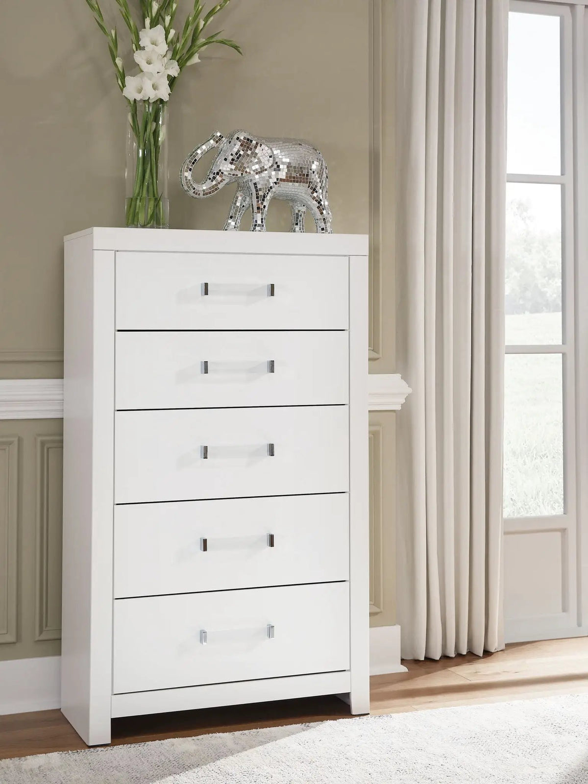 Maeling Five Drawer Chest | Modern Glamour Style | Sleek Matte Finish | Acrylic And Chrome-Tone Hardware