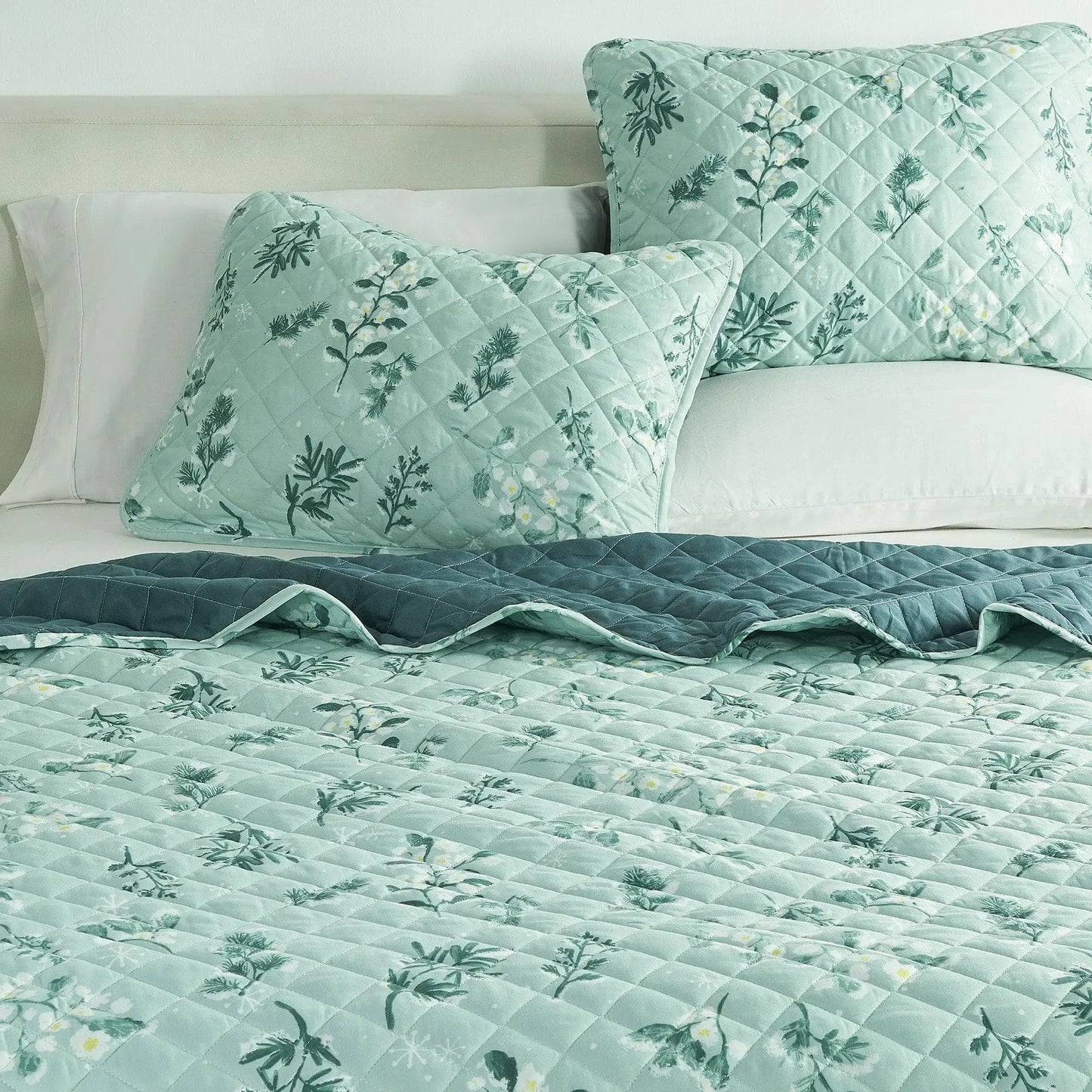 Snowy Botanical Quilt Set - Mariela Collection from PriceLows™