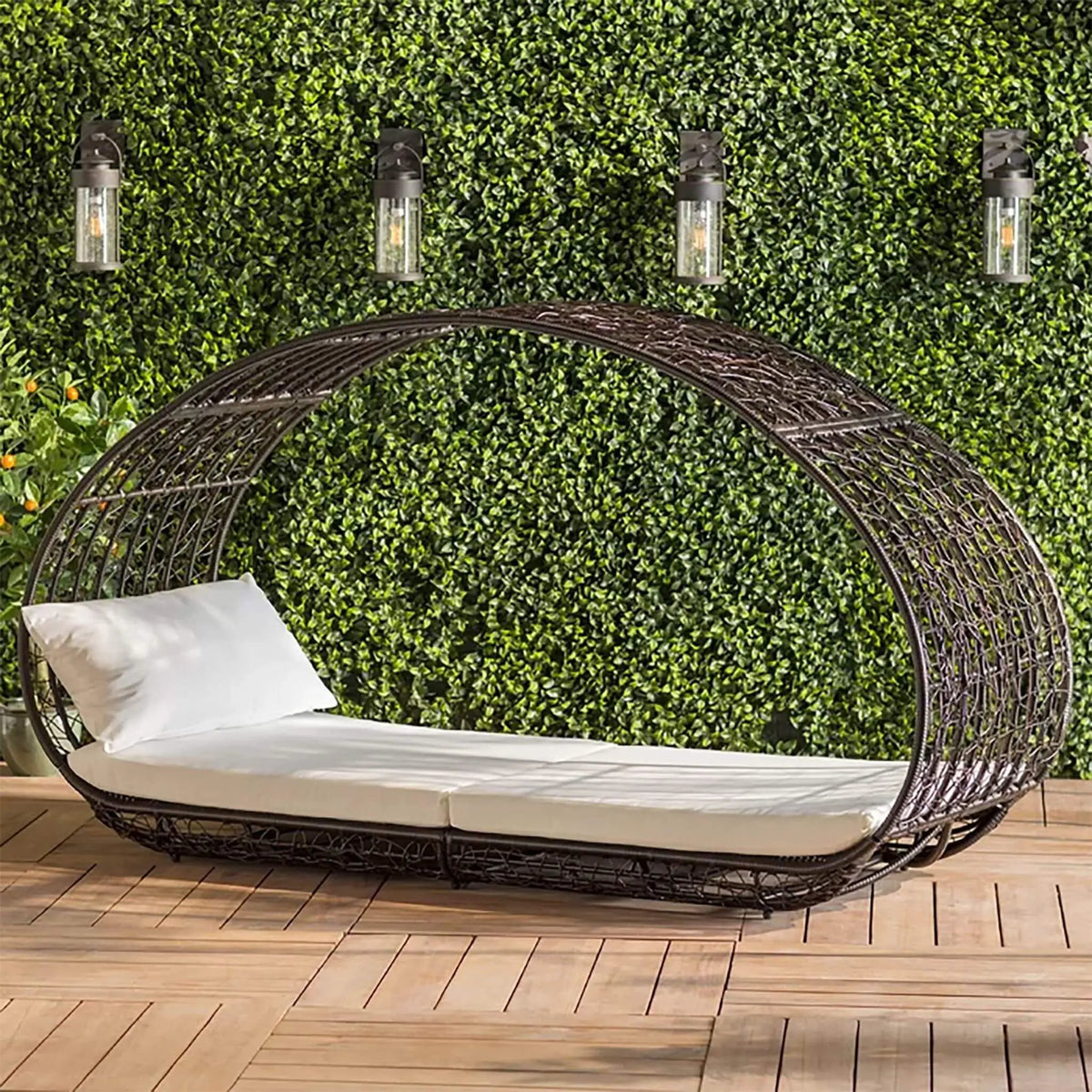 Outdoor Wicker Daybed | Abigal 2-Person Design | Aluminum Frame | Waterproof Cushions