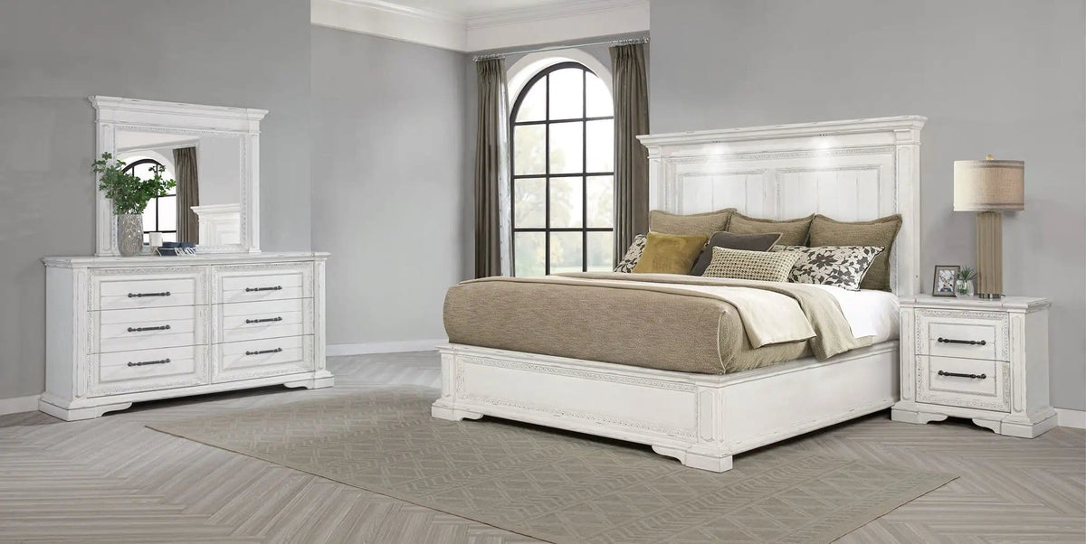 McKinney 4-piece Eastern King Bedroom Set Vintage | 4-Piece Set | Engineered Wood | White