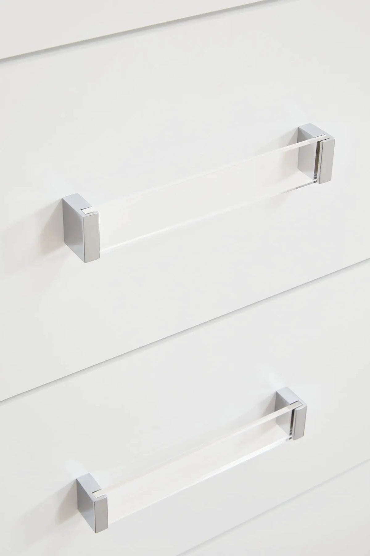 Maeling Five Drawer Chest | Modern Glamour Style | Sleek Matte Finish | Acrylic And Chrome-Tone Hardware