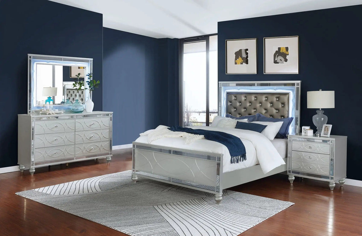 Gunnison 4-piece Queen Bedroom Set Silver Metallic | 4-Piece Set | Crystal | Bedroom