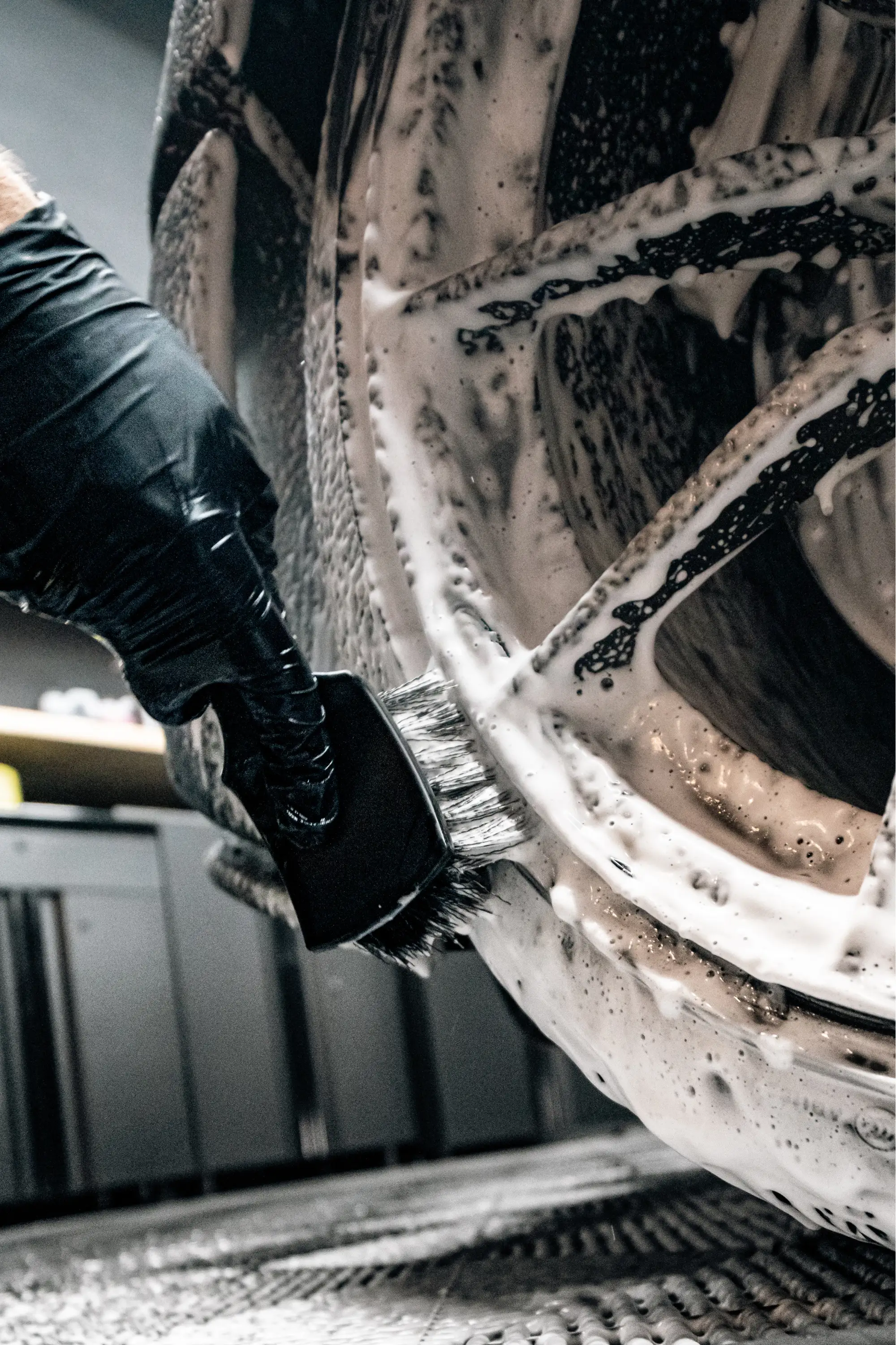 BLACKLINE® STIFF BRISTLE TIRE BRUSH from PriceLows™