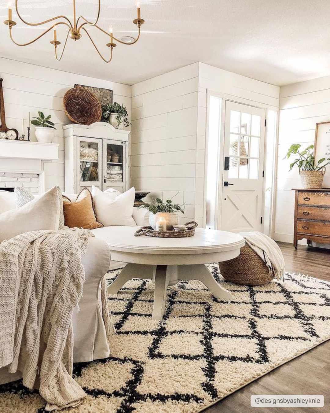 Wallagrass Beige/Black Trellis Tassel Shag from PriceLows™