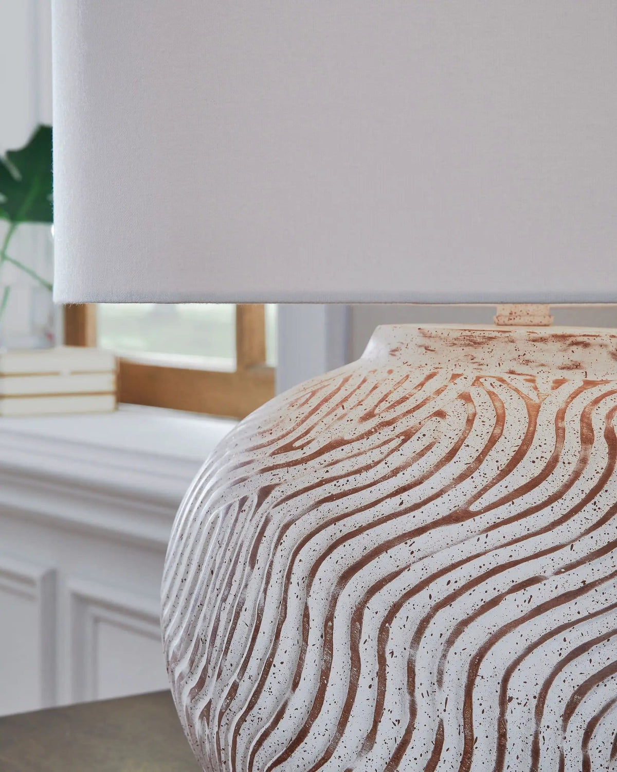 Vien Terracotta Table Lamp | 18 x 18 x 24.25 in | Fabric | Distressed White