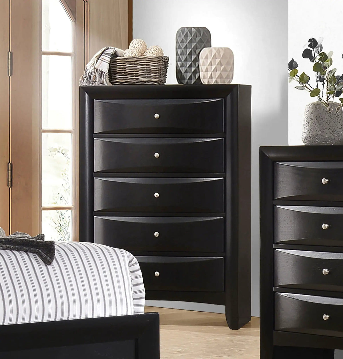 Briana 5-drawer Bedroom Chest | 31.5 x 16.75 x 48.75 in | Rubberwood & Engineered Wood | Black