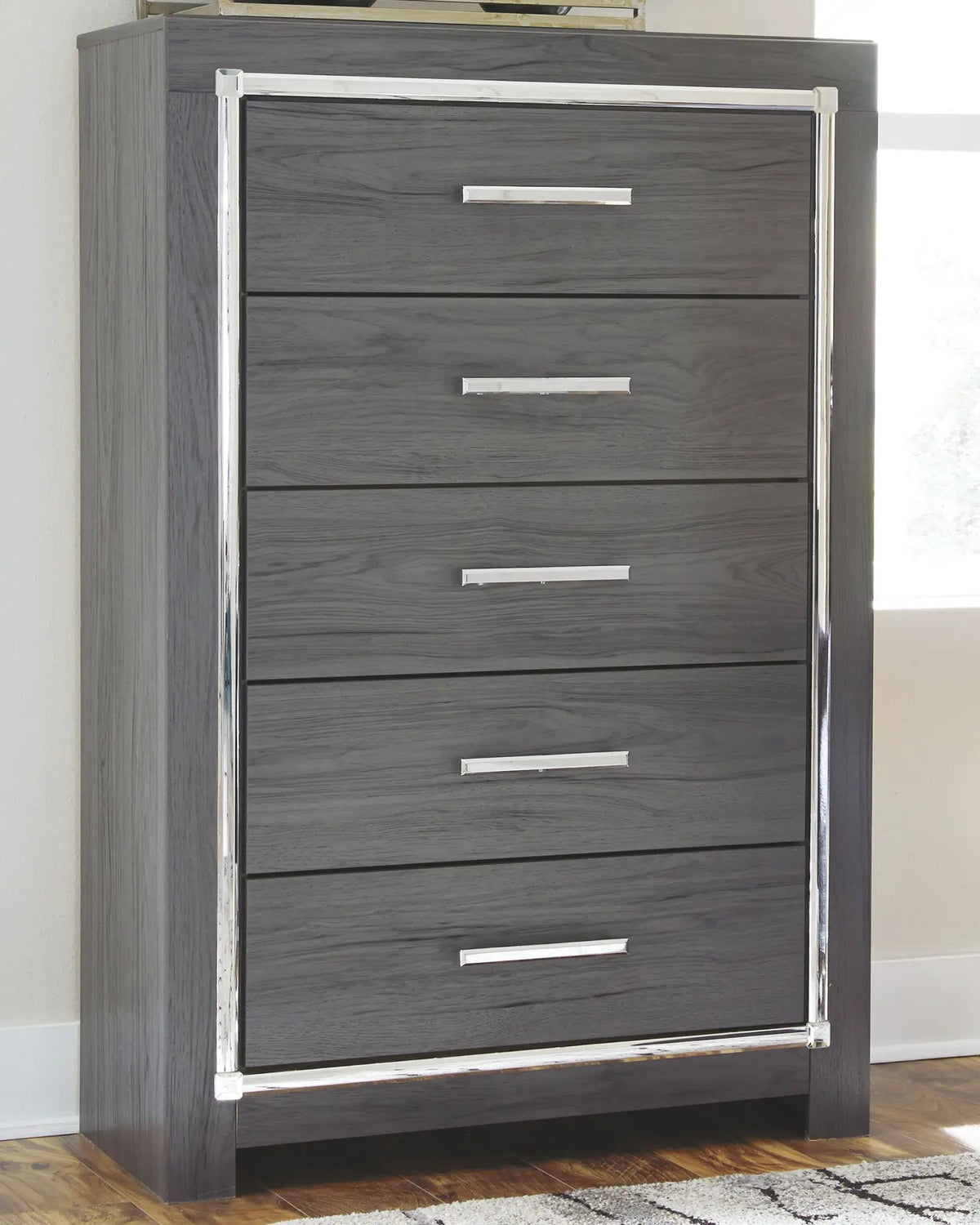 Lodanna Panel Bedroom Set | 4-Piece | Modern Wood-Grain Finish | Faceted Chrome Details