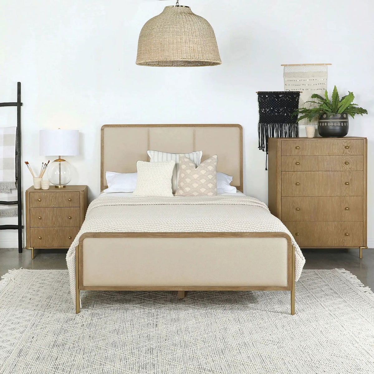 Arini 56-inch Queen Panel Bed Cream and Sand Wash | 65.25 x 92.5 x 56.25 in | Metal & Veneer | Bedroom