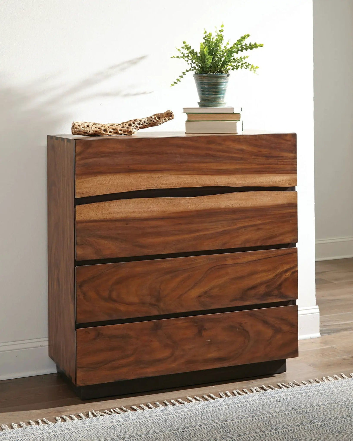 Winslow 4-drawer Bedroom Chest Smokey | 40.25 x 18 x 42.25 in | Walnut & Wood | Walnut