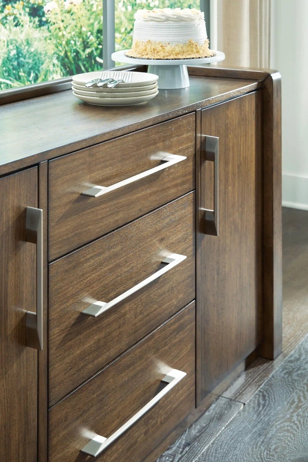 Marxmore Dining Room Server | 60.13 x 18.13 x 31.5 in | Mdf & Veneer | Brown