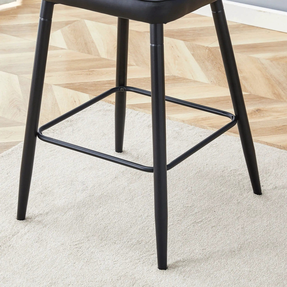 Modern Style Chair With Sleek Backrest Design (Set of 2) | 17.3 x 17.3 x 39.7 in | Metal | Dining Room