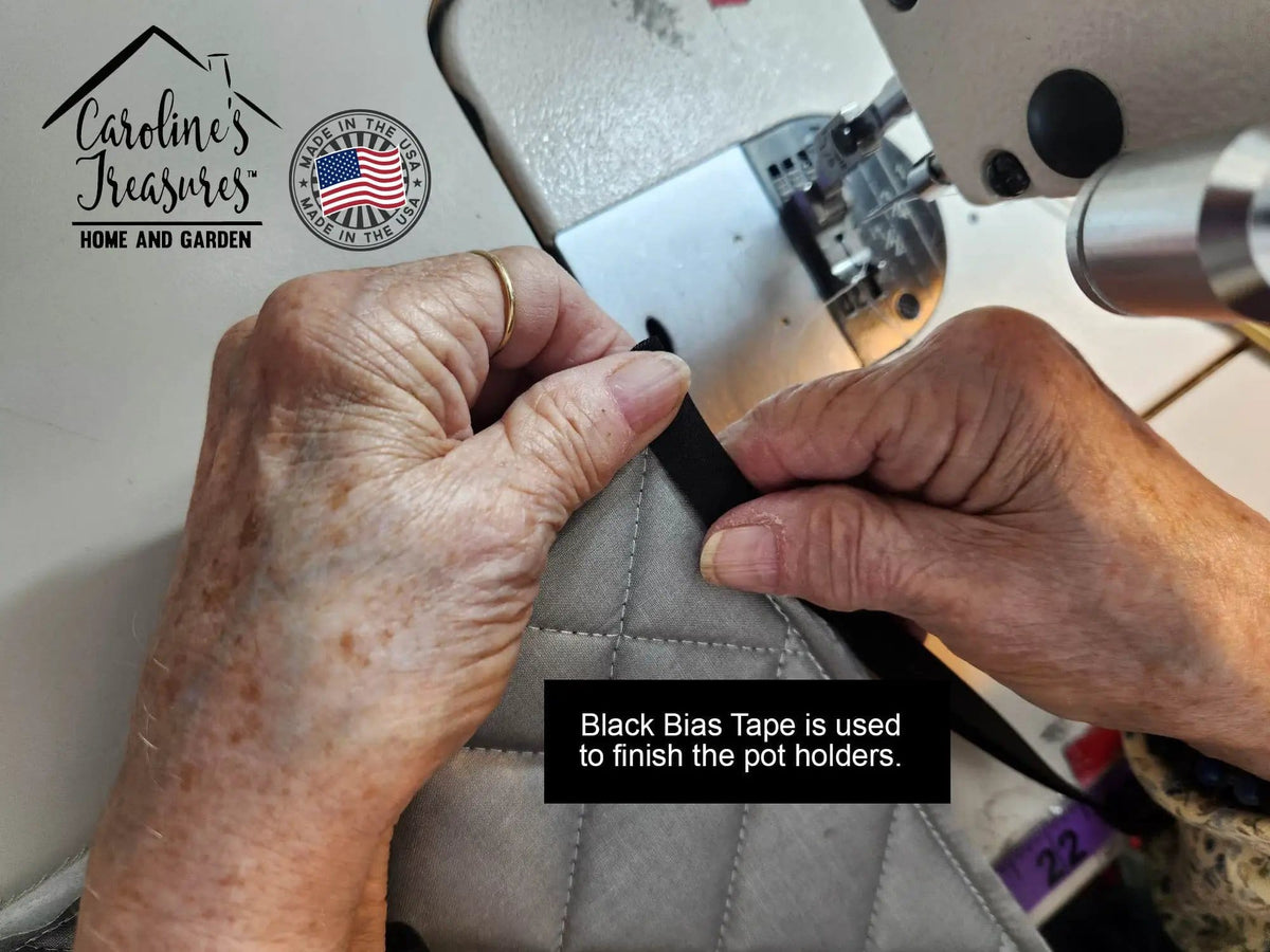 Pot Holder Set of 2 | Heat Resistant Quilted Hot Pads | 7.5 x 7.5 Inch | Chinese Crested on the Patio