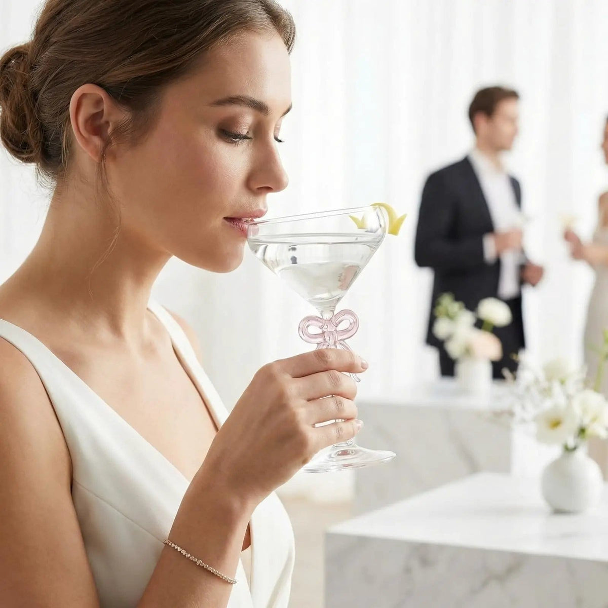 Single Clear Martini Glass with Pink Bow on Stem, One Piece | 10.8 oz | Glass | Cocktail Glass