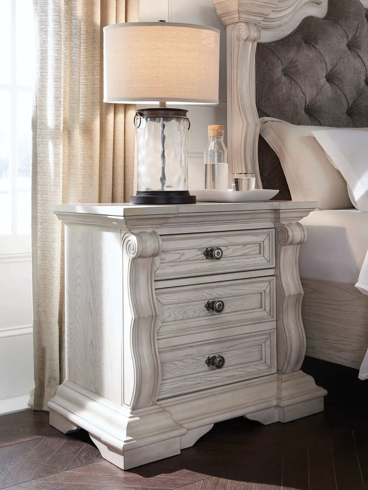 Bruchandi Three Drawer Night Stand Nightstands w/ Charging Station | 33.5 x 20 x 29.75 in | Mdf & Resin | Antique White