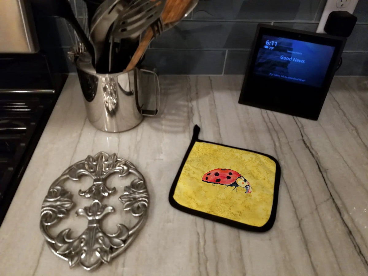 Pot Holder Set of 2 | Heat Resistant Quilted Hot Pads | 7.5 x 7.5 Inch | Lady Bug on Yellow