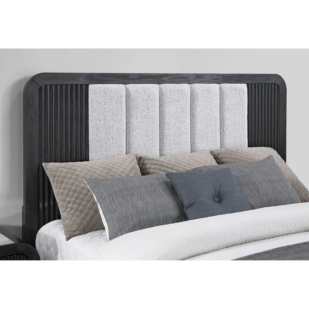 Beverly Bed With Fluted Detailing | 85 x 63 x 60 in | Wood | Bedroom