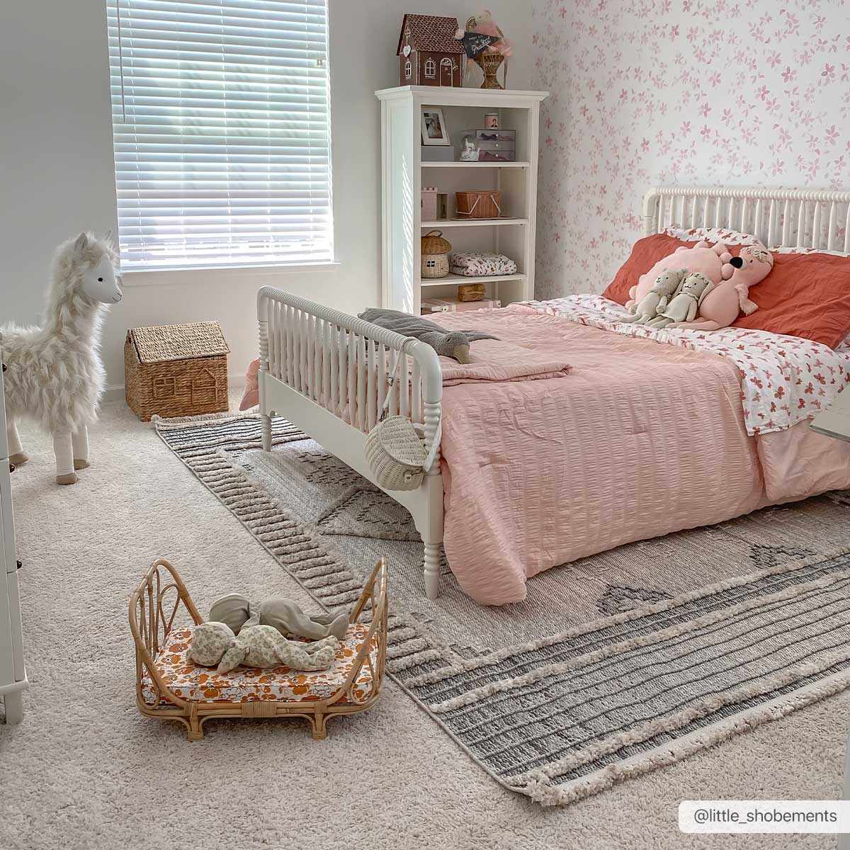 Amaga Area Rug from PriceLows™
