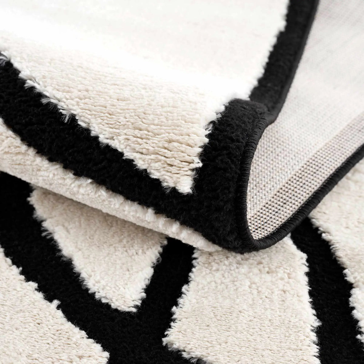 Azana Black & White Area Rug from PriceLows™