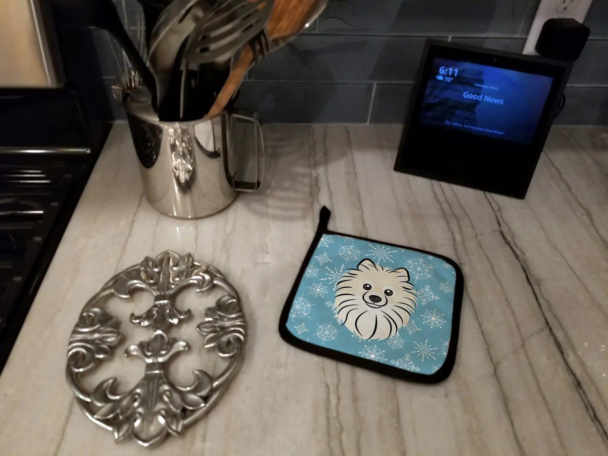 Pot Holder Set of 2 | Heat Resistant Quilted Hot Pads | 7.5 x 7.5 Inch | Snowflake Pomeranian