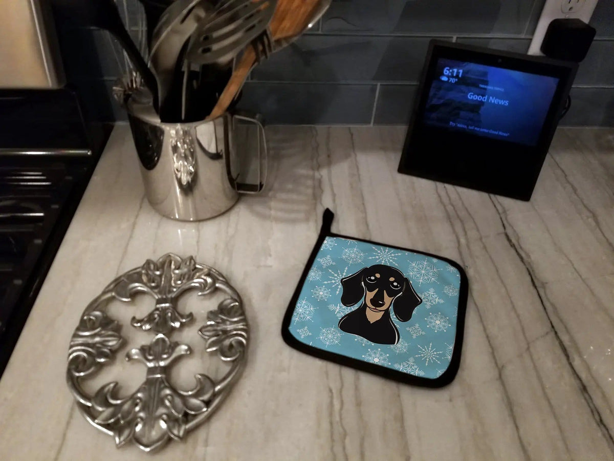 Pot Holder Set of 2 | Heat Resistant Quilted Hot Pads | 7.5 x 7.5 Inch | Snowflake Smooth Black and Tan Dachshund