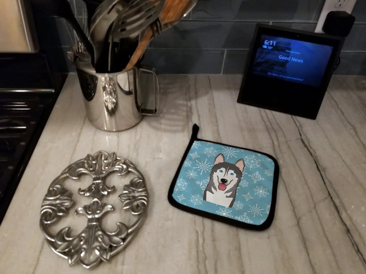 Pot Holder Set of 2 | Heat Resistant Quilted Hot Pads | 7.5 x 7.5 Inch | Snowflake Alaskan Malamute
