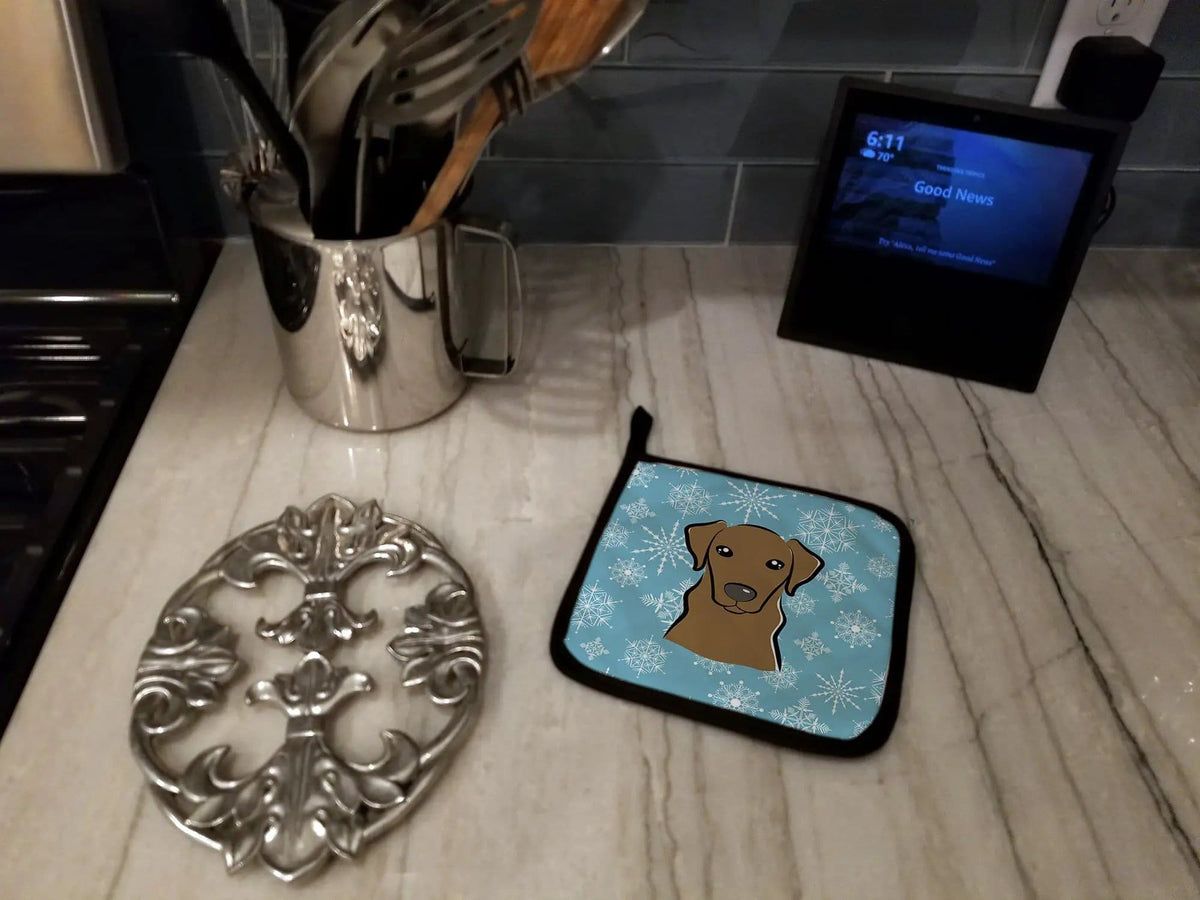 Pot Holder Set of 2 | Heat Resistant Quilted Hot Pads | 7.5 x 7.5 Inch | Snowflake Chocolate Labrador