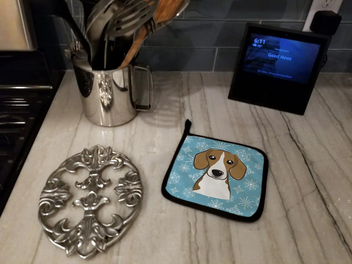 Pot Holder Set of 2 | Heat Resistant Quilted Hot Pads | 7.5 x 7.5 Inch | Snowflake Beagle
