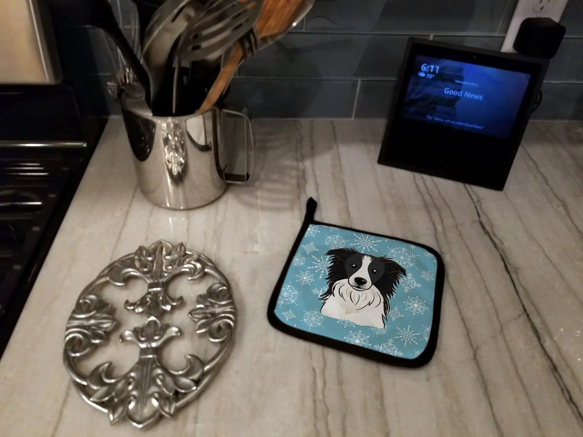 Pot Holder Set of 2 | Heat Resistant Quilted Hot Pads | 7.5 x 7.5 Inch | Snowflake Border Collie