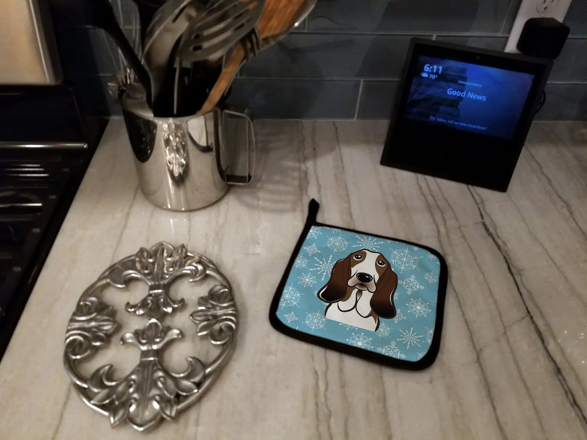 Pot Holder Set of 2 | Heat Resistant Quilted Hot Pads | 7.5 x 7.5 Inch | Snowflake Basset Hound