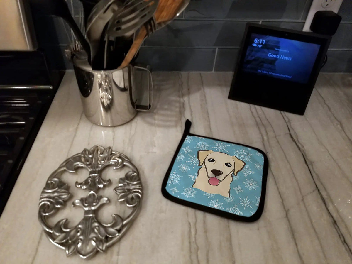 Pot Holder Set of 2 | Heat Resistant Quilted Hot Pads | 7.5 x 7.5 Inch | Snowflake Golden Retriever