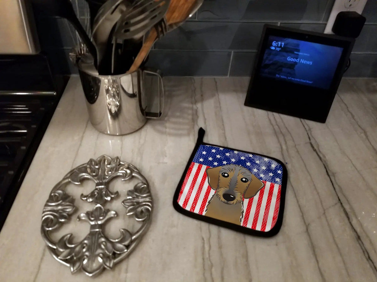Pot Holder Set of 2 | Heat Resistant Quilted Hot Pads | 7.5 x 7.5 Inch | American Flag and Wirehaired Dachshund