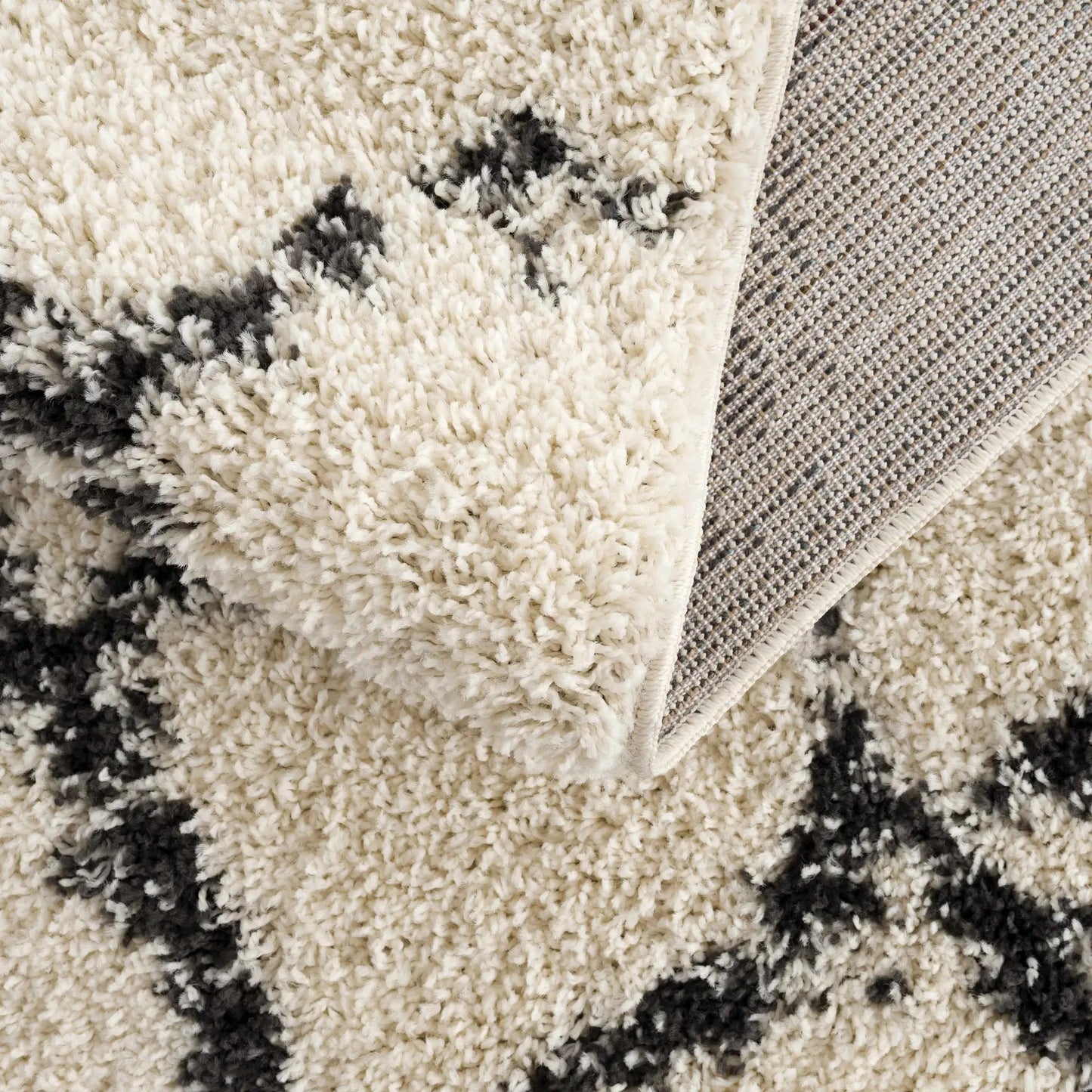Wallagrass Beige/Black Trellis Tassel Shag from PriceLows™