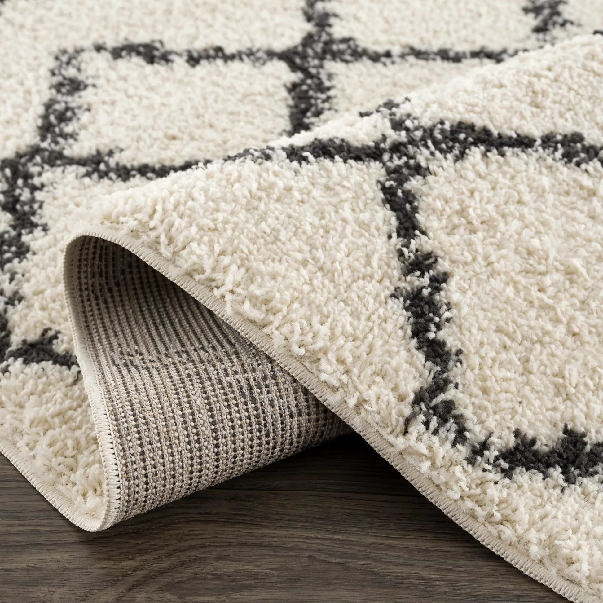 Wallagrass Beige/Black Trellis Tassel Shag from PriceLows™