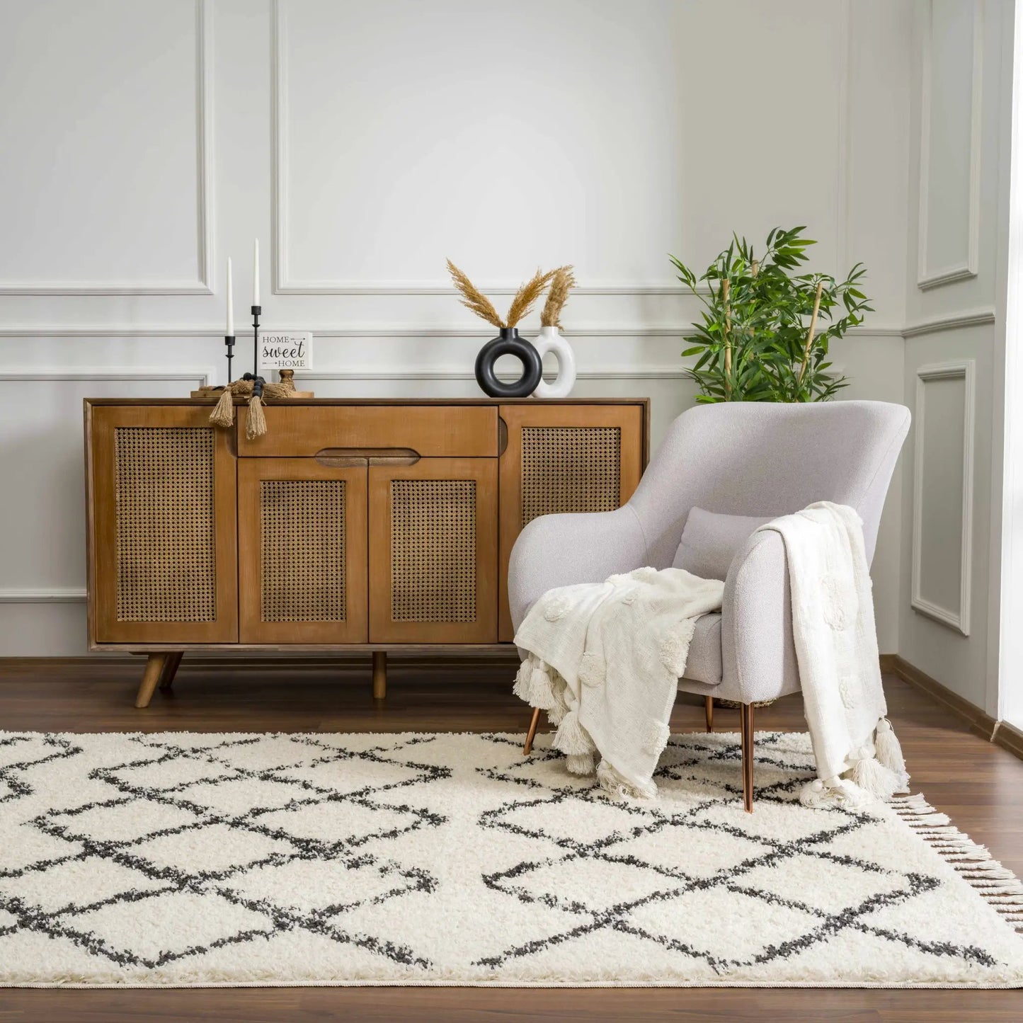 Wallagrass Beige/Black Trellis Tassel Shag from PriceLows™