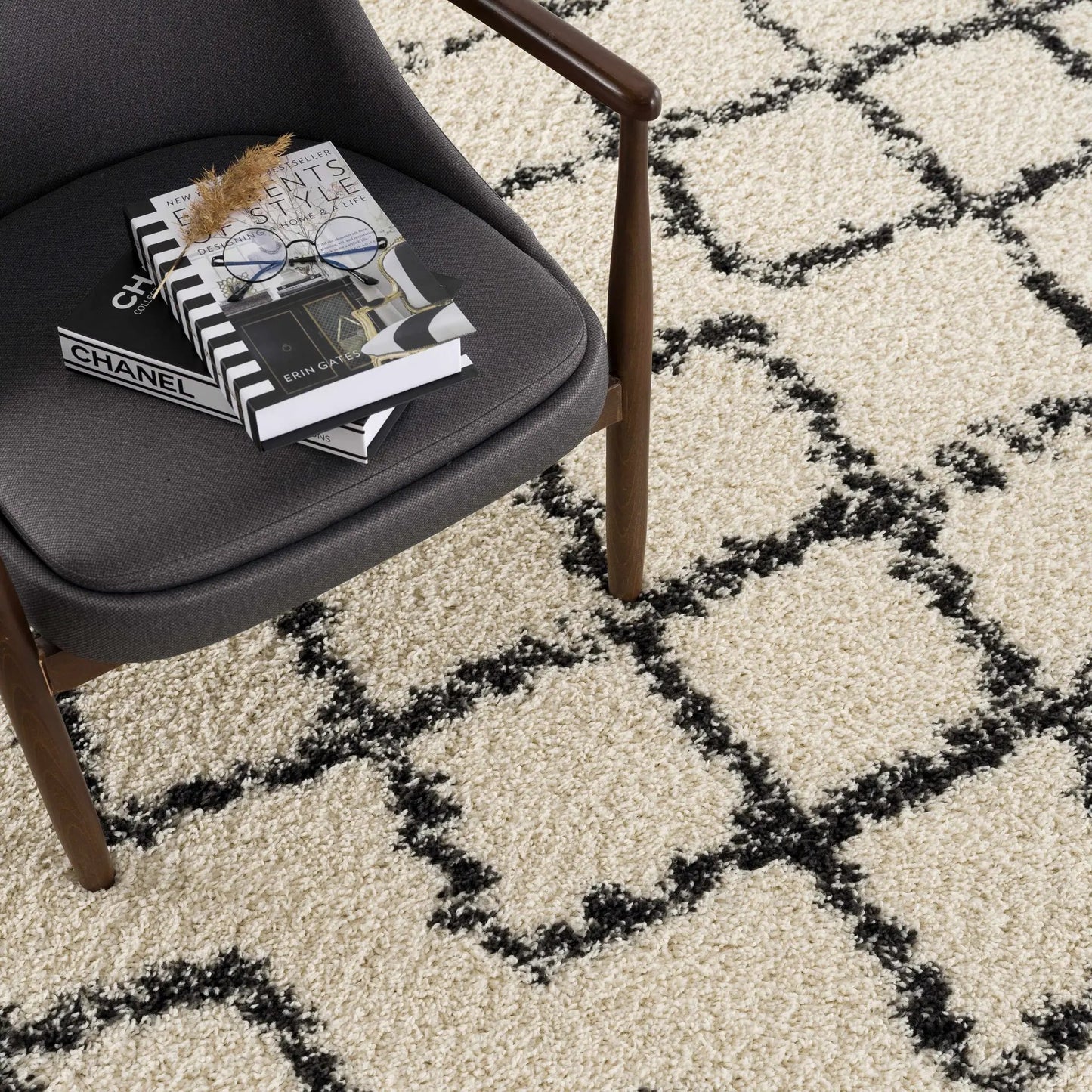 Wallagrass Beige/Black Trellis Tassel Shag from PriceLows™