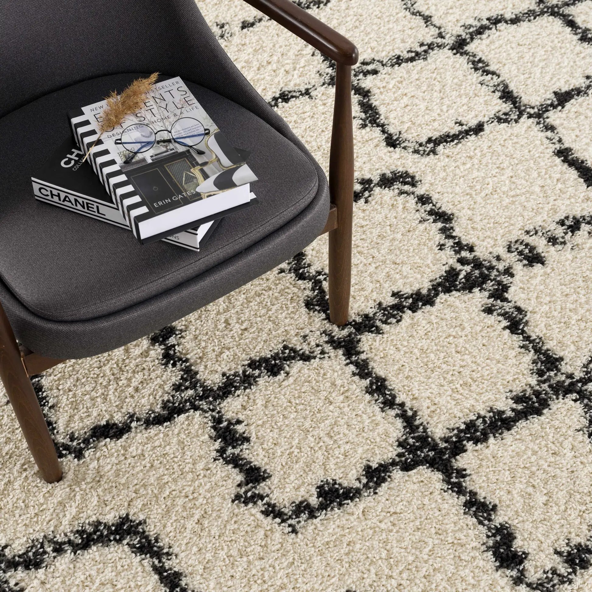 Wallagrass Beige/Black Trellis Tassel Shag from PriceLows™