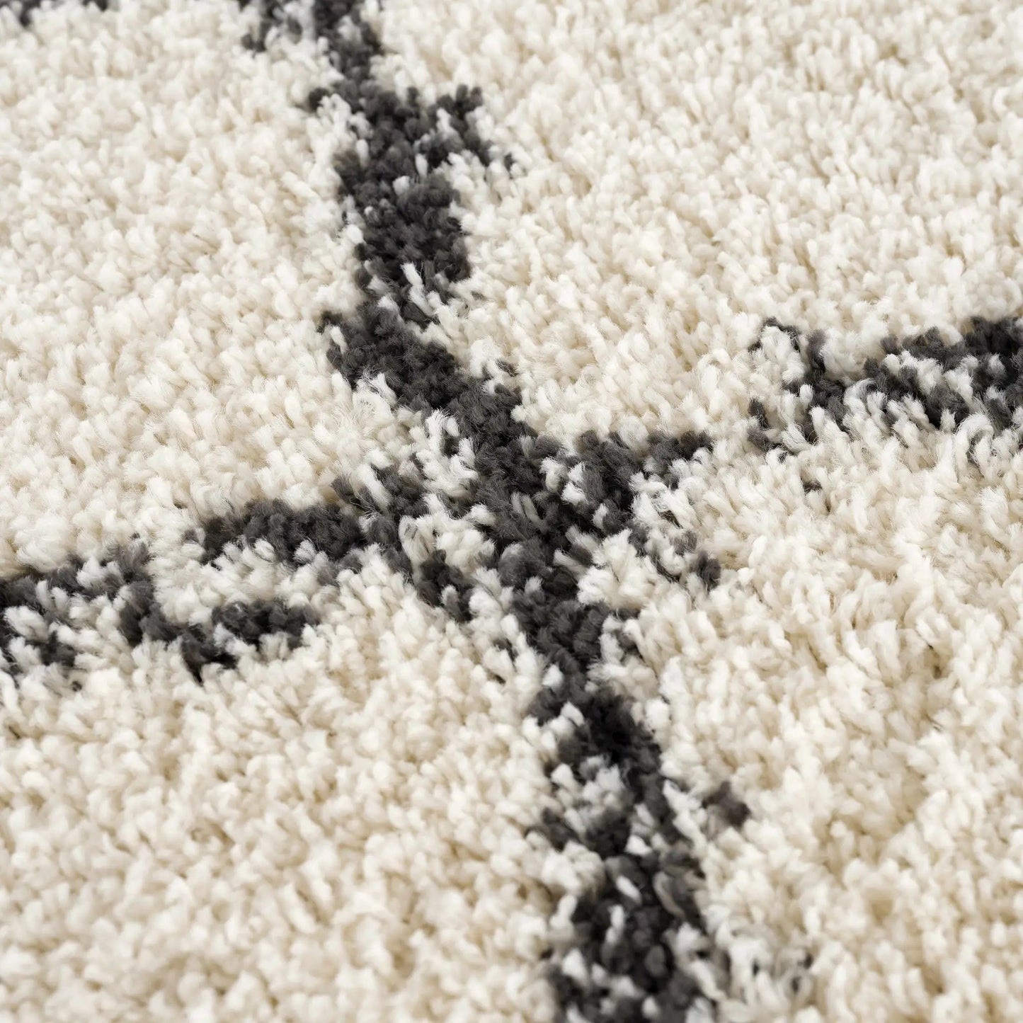 Wallagrass Beige/Black Trellis Tassel Shag from PriceLows™