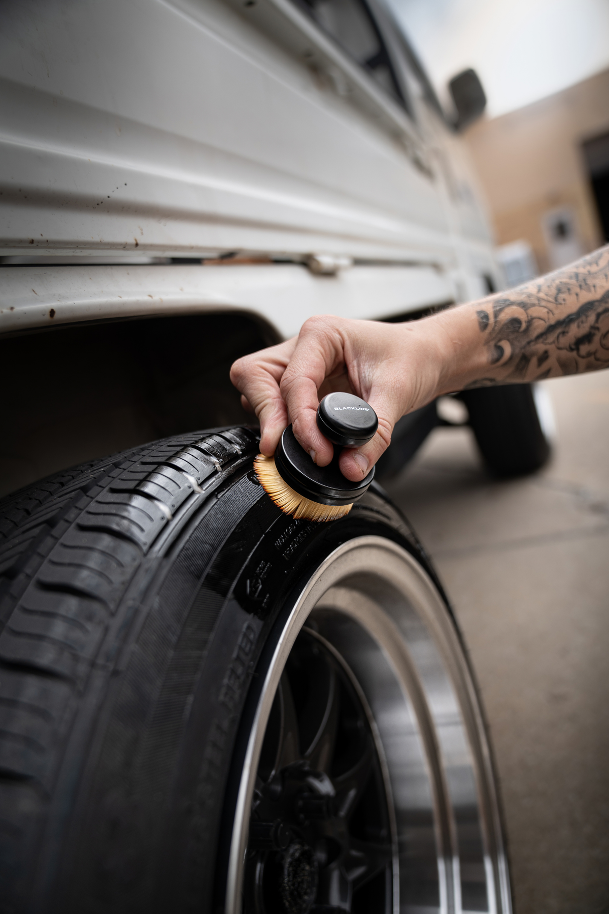 BLACKLINE® TIRE SHINE APPLICATOR BRUSH