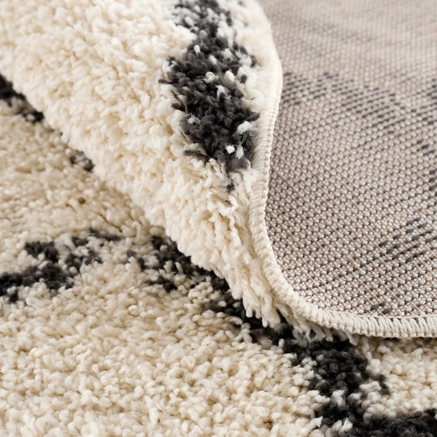 Wallagrass Beige/Black Trellis Tassel Shag from PriceLows™