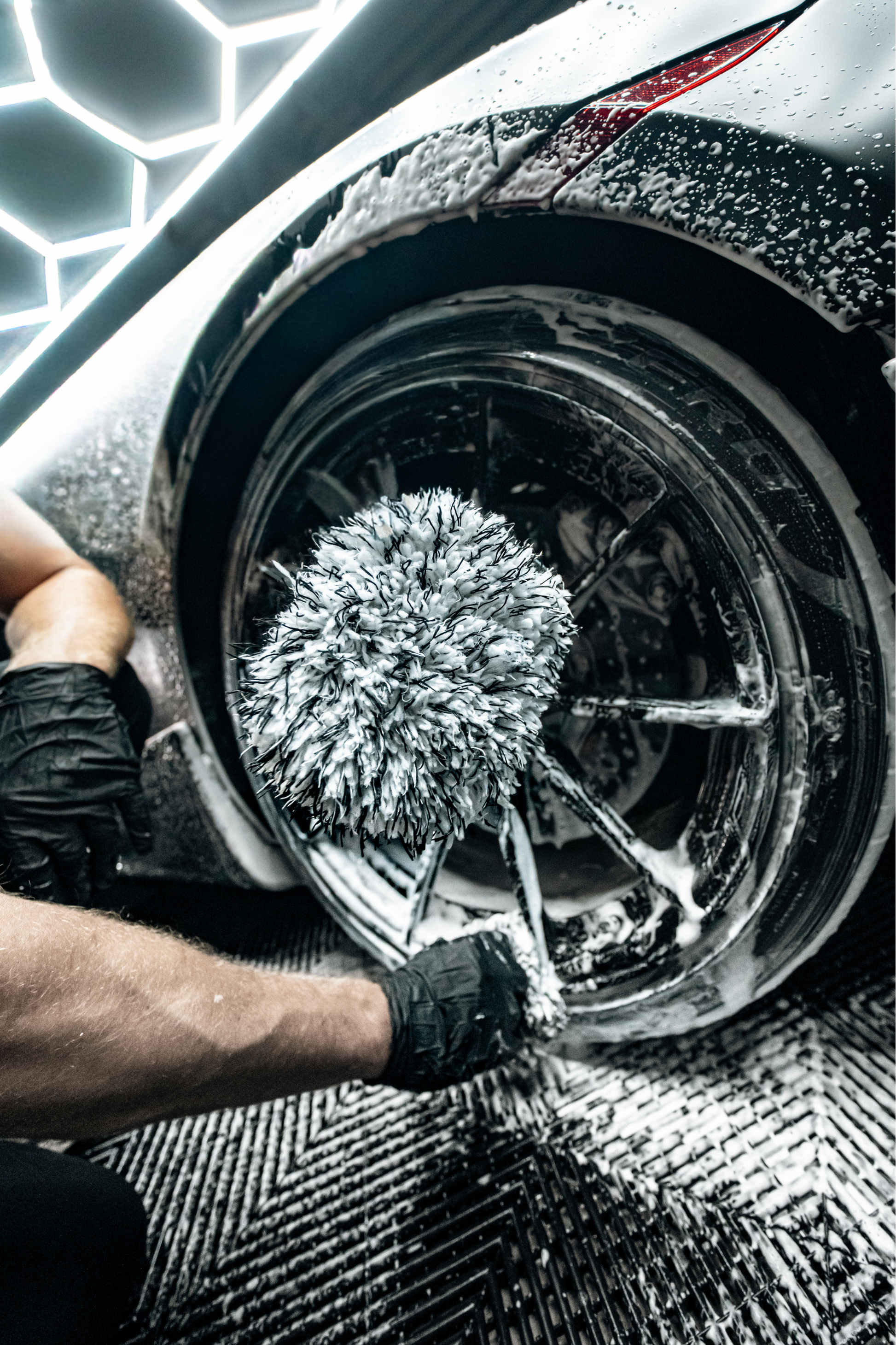 BLACKLINE® MICROFIBER WHEEL MITT from PriceLows™