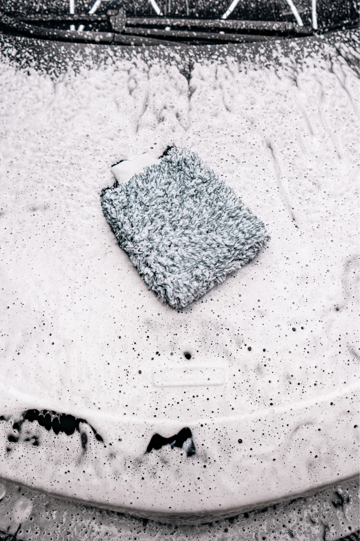 BLACKLINE® MICROFIBER WASH MITT from PriceLows™