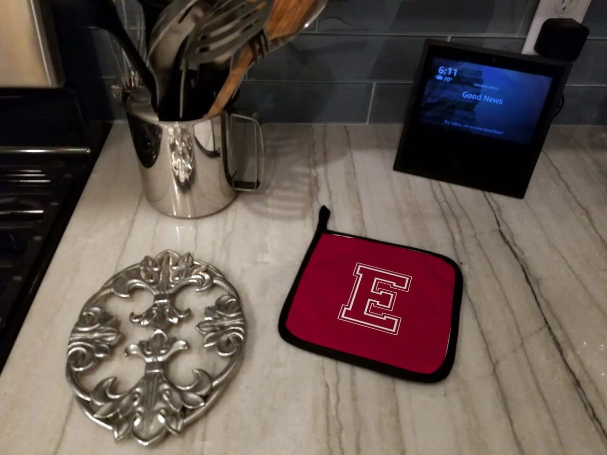 Pot Holder Set of 2 | Heat Resistant Quilted Hot Pads | 7.5 x 7.5 Inch | Letter E Initial Monogram - Maroon and White