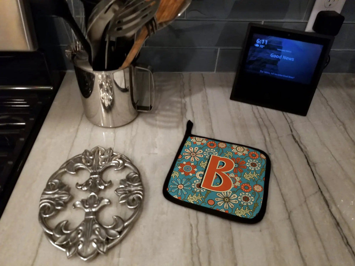 Pot Holder Set of 2 | Heat Resistant Quilted Hot Pads | 7.5 x 7.5 Inch | Letter B Flowers Retro Blue
