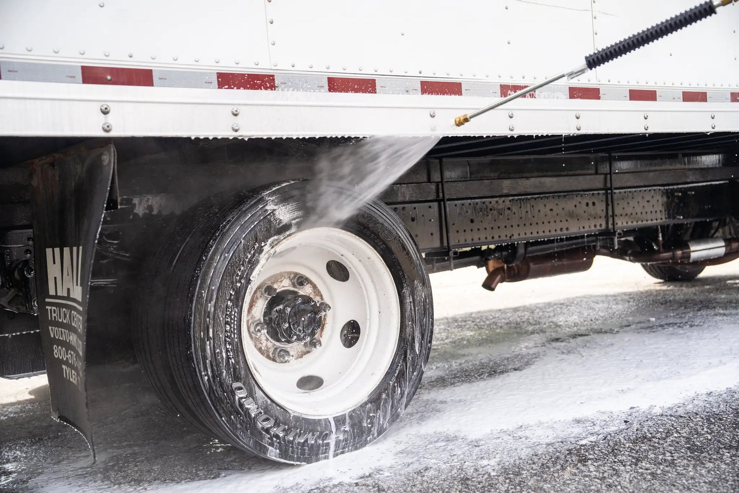 Hammer Down Heavy Duty Truck Wash Soap with Wax from PriceLows™