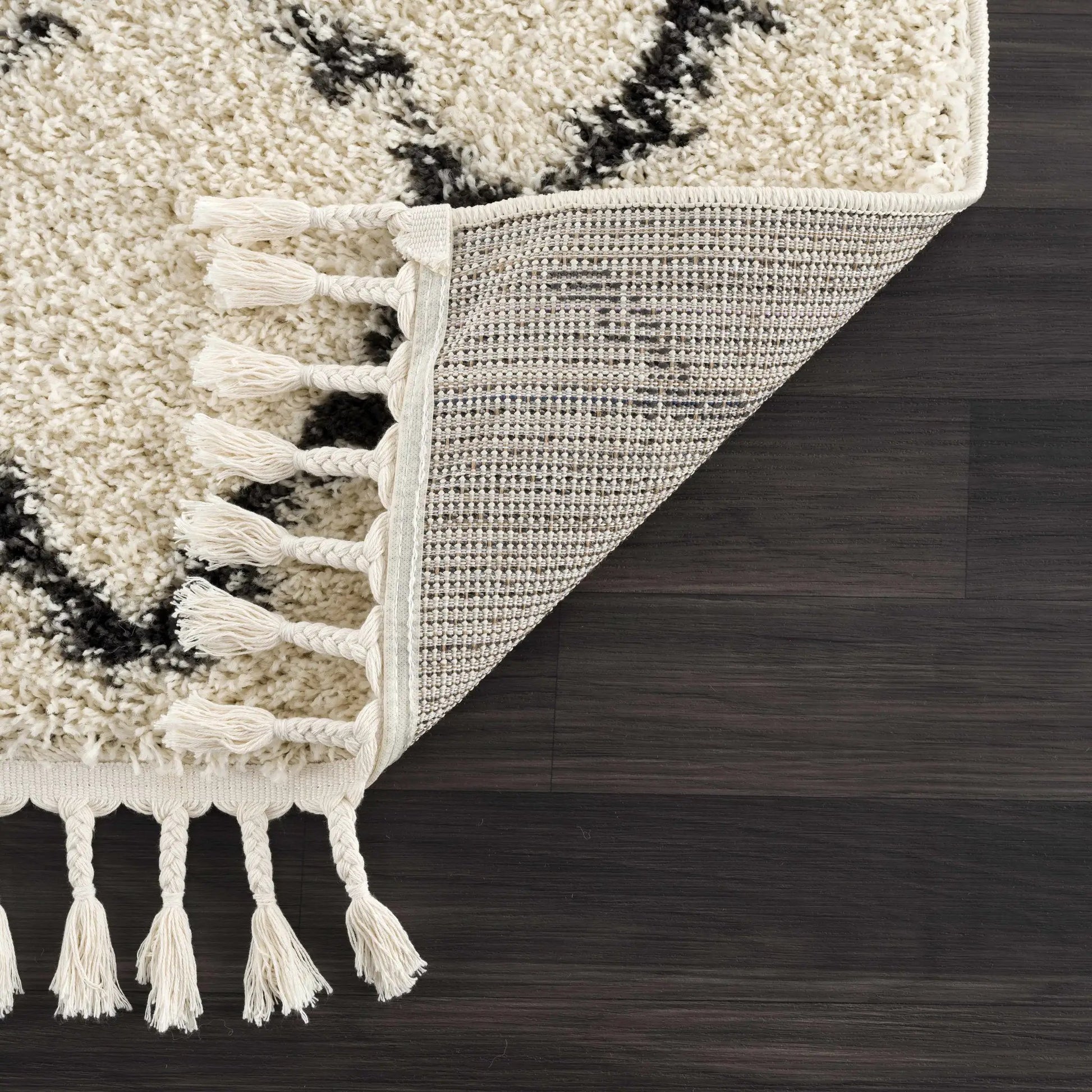 Wallagrass Beige/Black Trellis Tassel Shag from PriceLows™