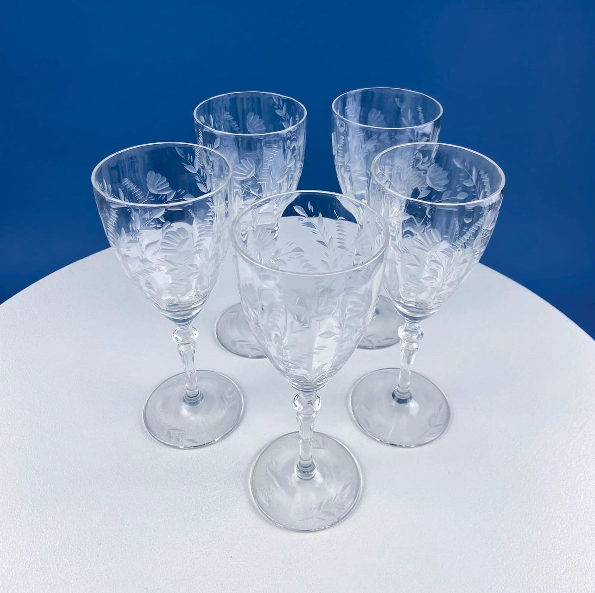 Daisy Motif Wine Goblets | Set of 5 Timeless Glasses | Dining Room Table Decor | Gift for Him or Her