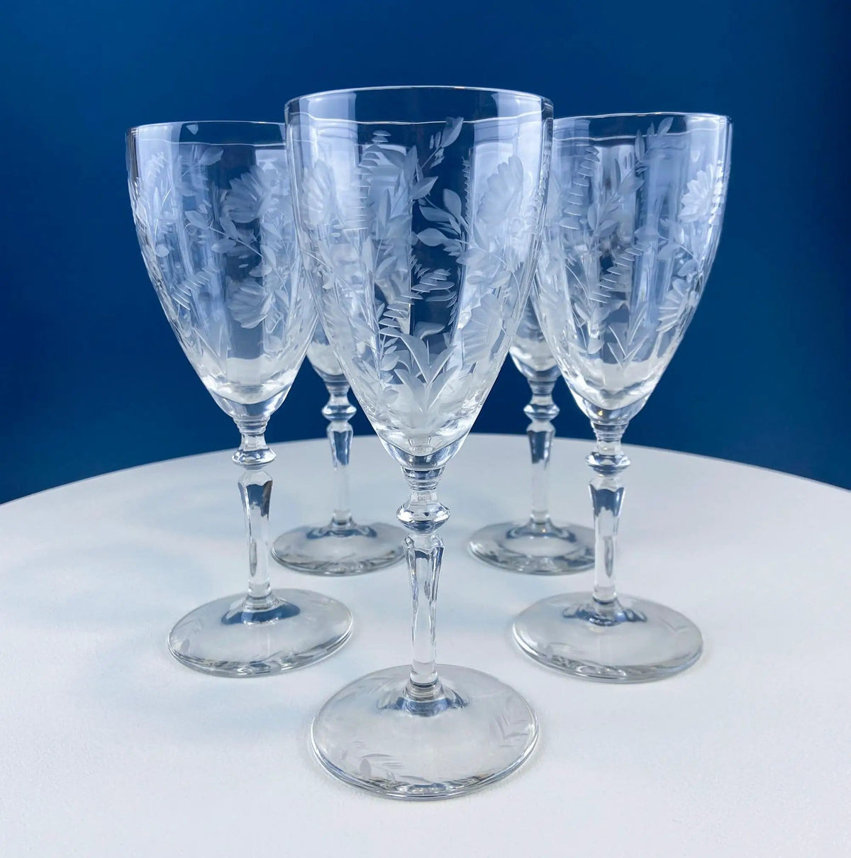 Daisy Motif Wine Goblets | Set of 5 Timeless Glasses | Dining Room Table Decor | Gift for Him or Her