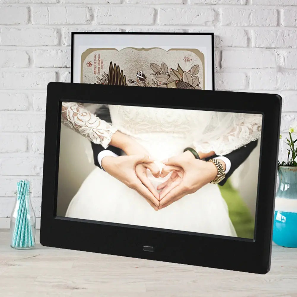 Digital Photo Frame | 7 Inch HD Display | 800x480 | 16GB Builtin Memory from PriceLows™